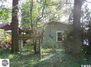 948 Hillcrest St, Harrison, MI 48625