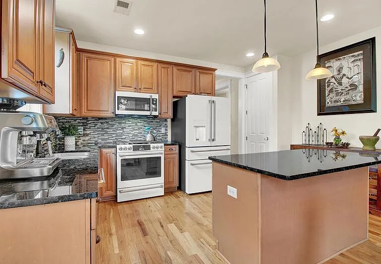 1347 Appling Dr — Photo 6