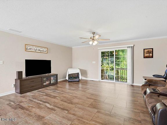 4th image of 174 Emerson Lane