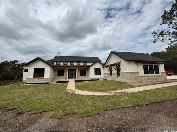 129 AERMOTOR LN, Boerne, TX 78006