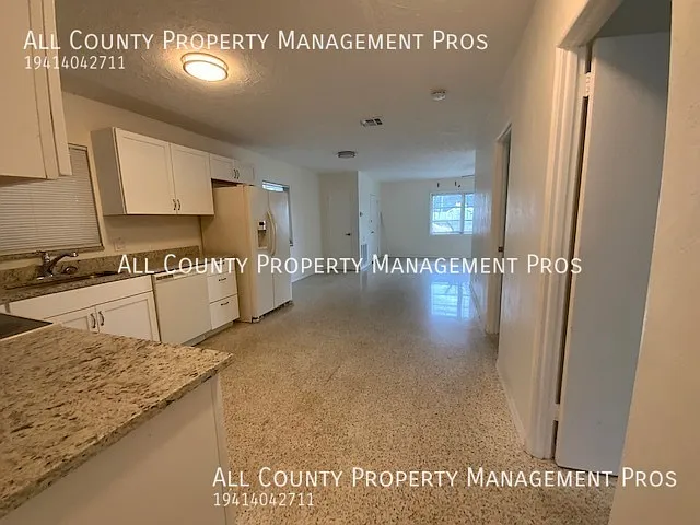 Central Sarasota/Canal home/Terrazzo Floors/Carport/Lawn Care Included/Pet Friendly/Central A/C, ... — Photo 3