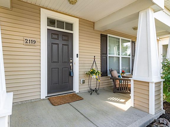 2nd image of 2119 Sawgrass St