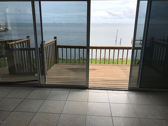3rd image of 5071 Riveredge Dr #10