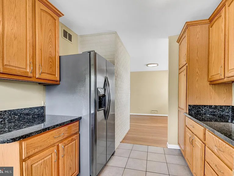 10228 Farnham Dr — Photo 15