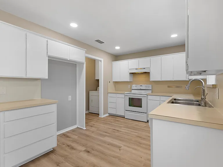1623 W Parnell St — Photo 8