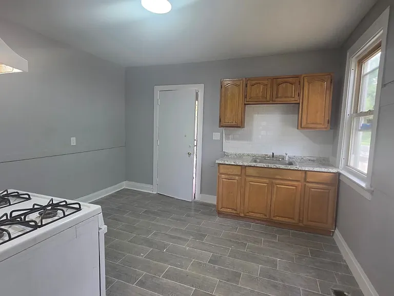 40 Harding Pl #1 — Photo 5