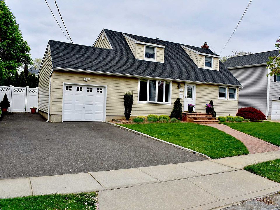 1st image of 10 Oakdale Pl