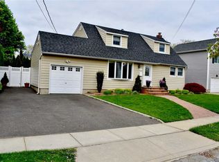 10 Oakdale Pl, Massapequa Park, NY