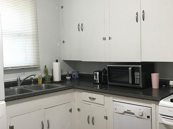 4th image of 812 E Gregson Ave