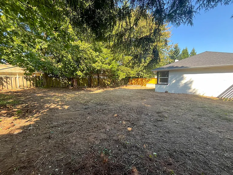 315 NE 148th Ave — Photo 35