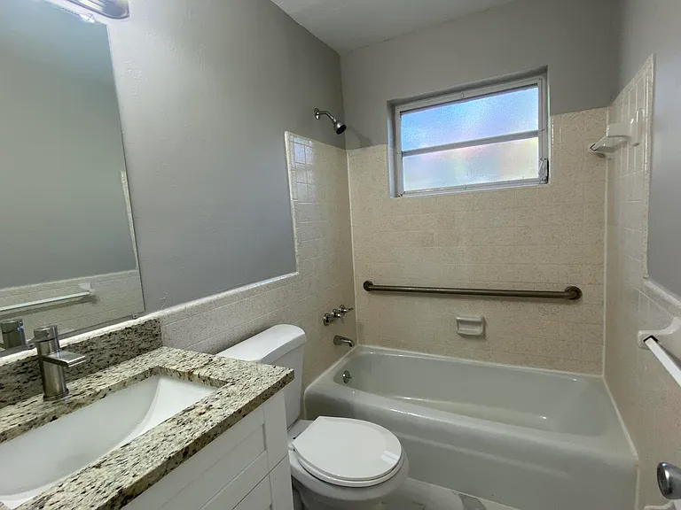 175 SE 27th Pl — Photo 11