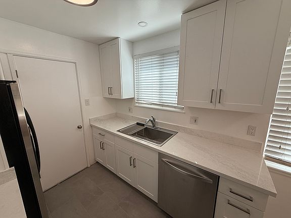 2nd image of 51 E Poplar Ave
