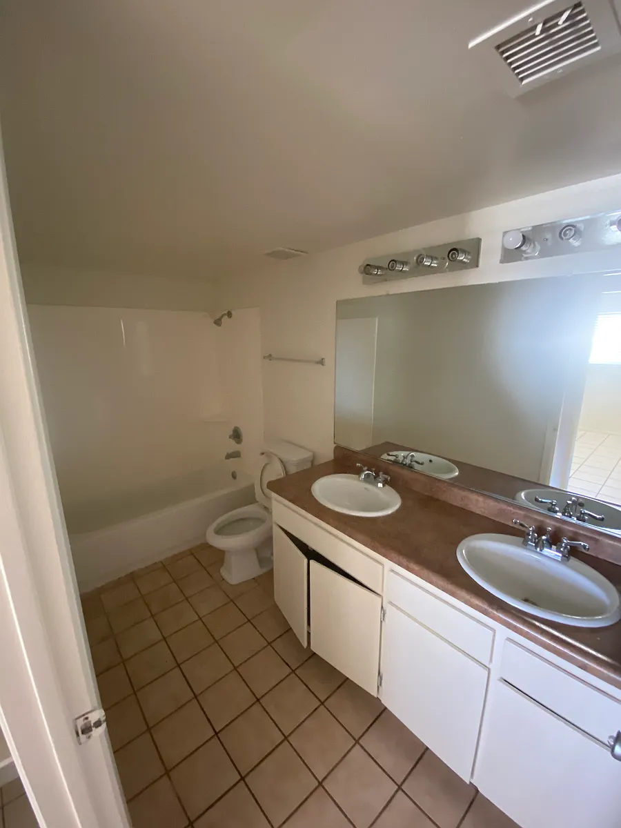 Building Photo - 16640 E Almont Dr #3