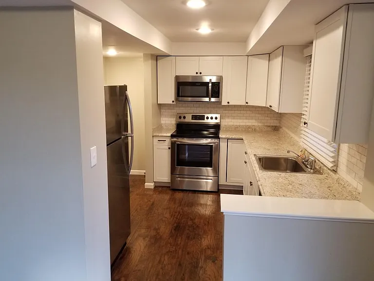 28 Rock Point Rd — Photo 2