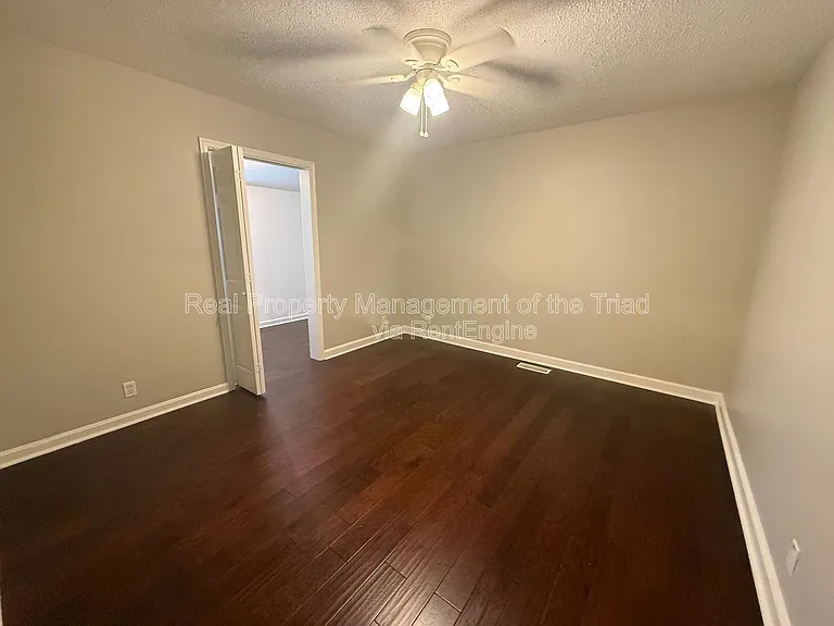 2817 Shady Lawn Dr — Photo 6