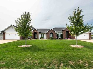 1959 Spyglass Dr, Dubuque, IA 52002
