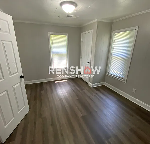 150 N Poplar St — Photo 7