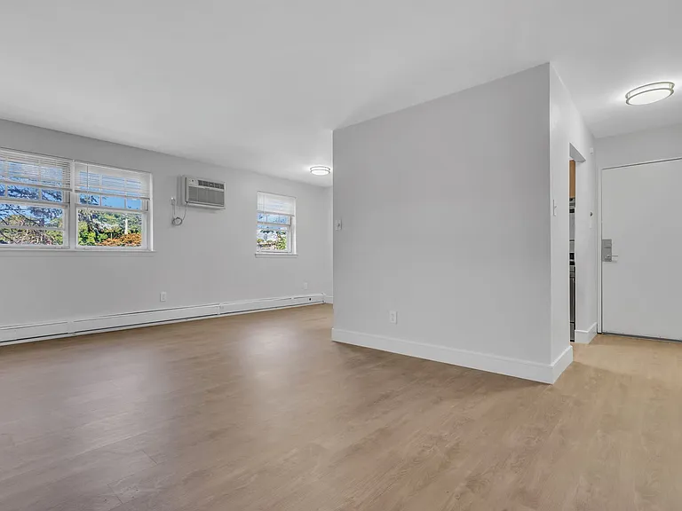 Lancaster Court Apartments — Photo 11