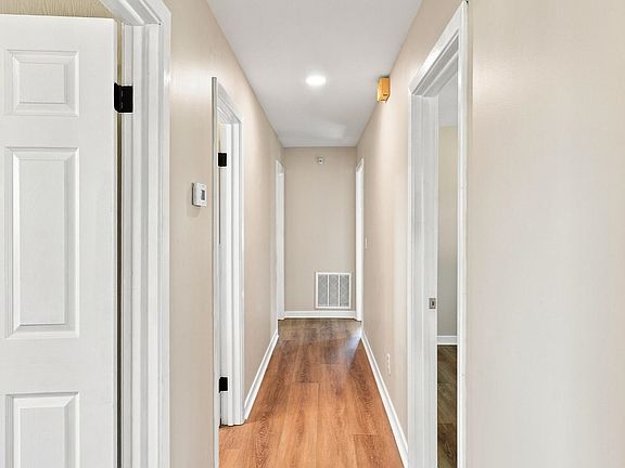 5th image of 404 Lasalle Ave
