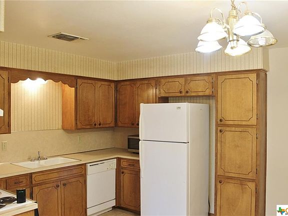 5th image of 239 Bobolink Dr