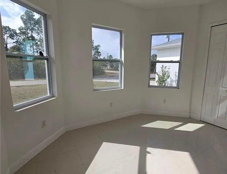 1147 Antonio St E — Photo 8