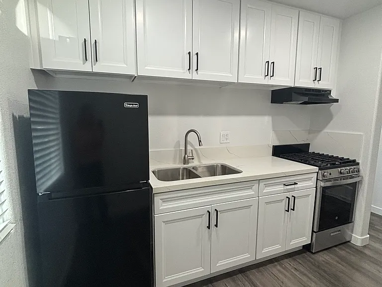 SILVER SPRAY APARTMENTS — Photo 13