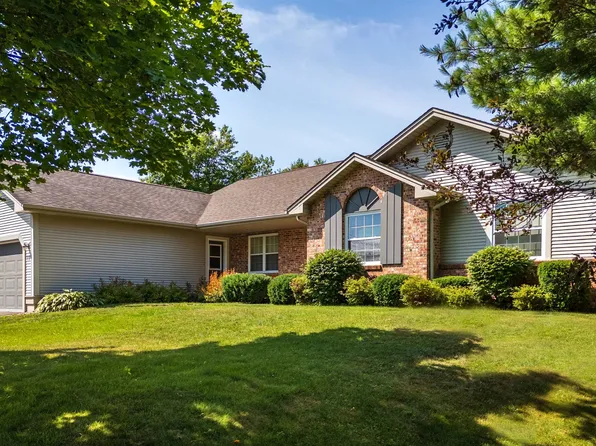 77 Parkside Dr, Charlottetown, PE C1E 1M8