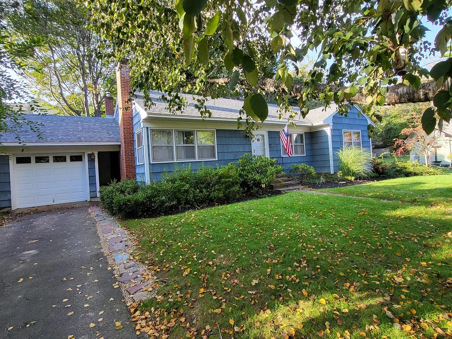 3 bed, 1.5 bath, 1252 sqft, $2,450 — Photo 1