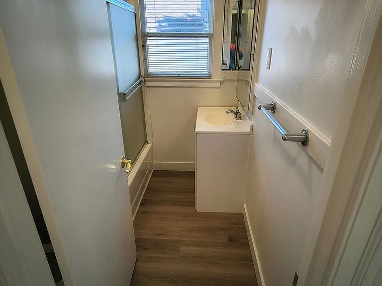 704 Simon St #&-22186 — Photo 20