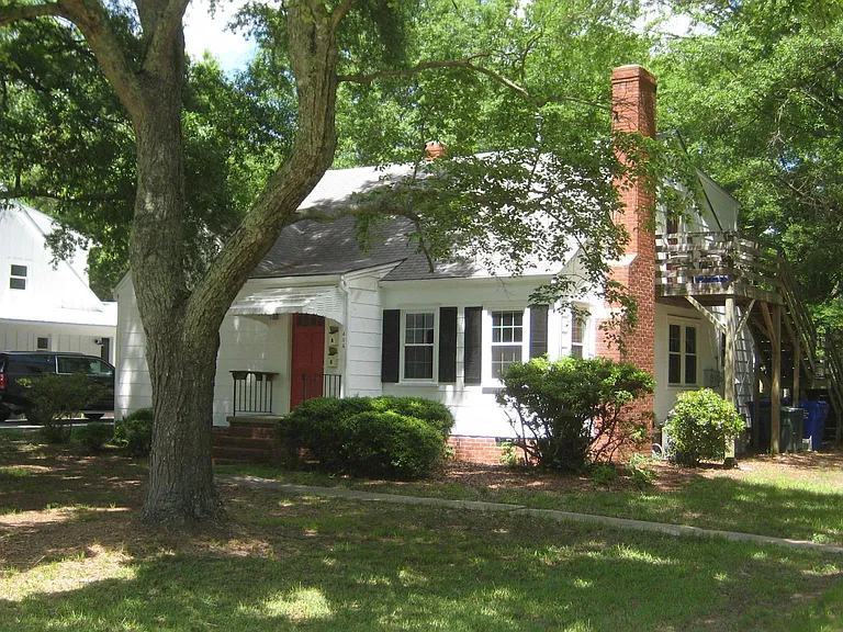 404 Hillsborough Rd — Photo 8