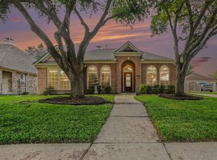 2892 Morning Pond Ln, Dickinson, TX 77539