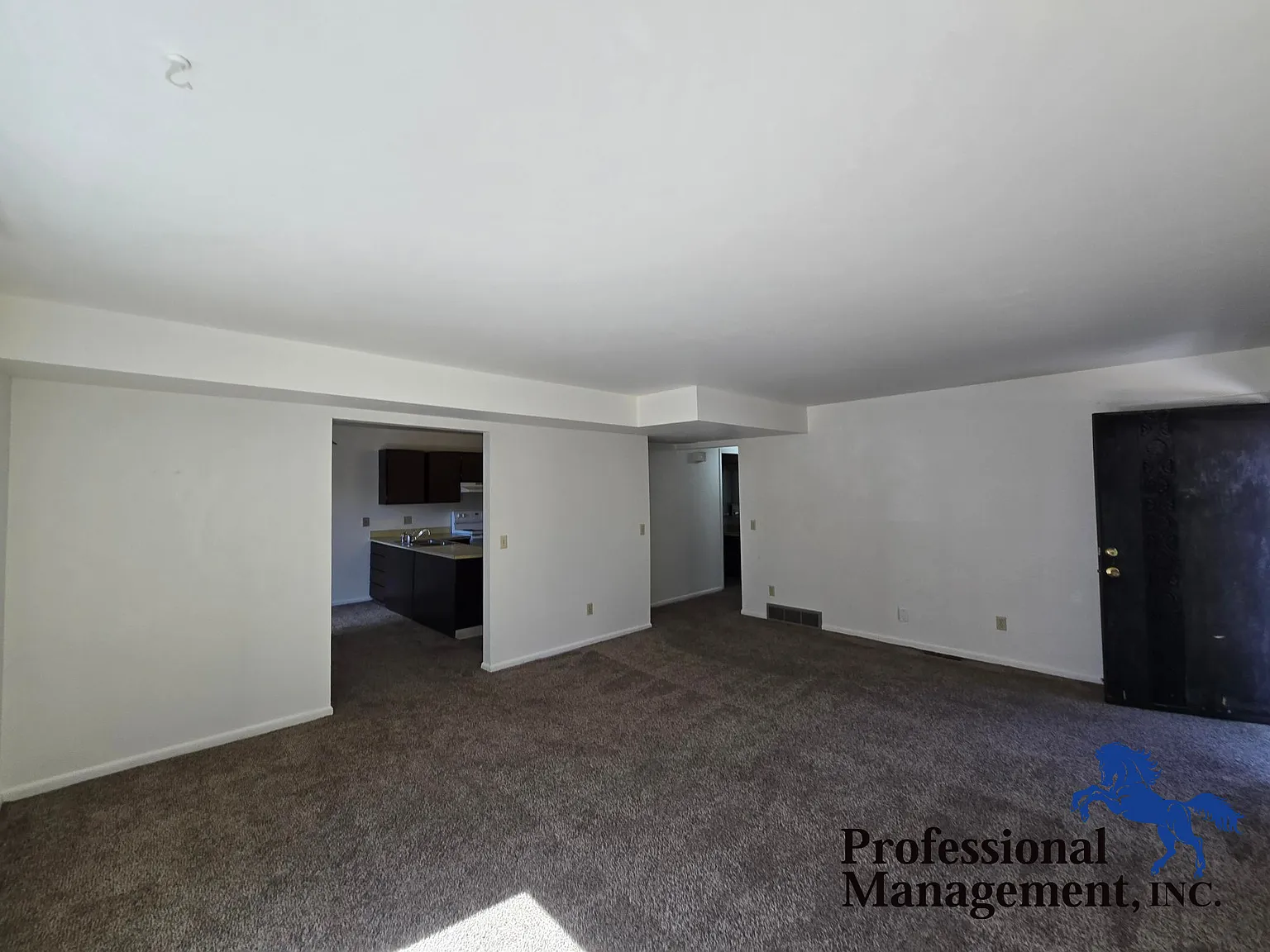 2 bed, 900 sqft, $1,050 — Photo 2