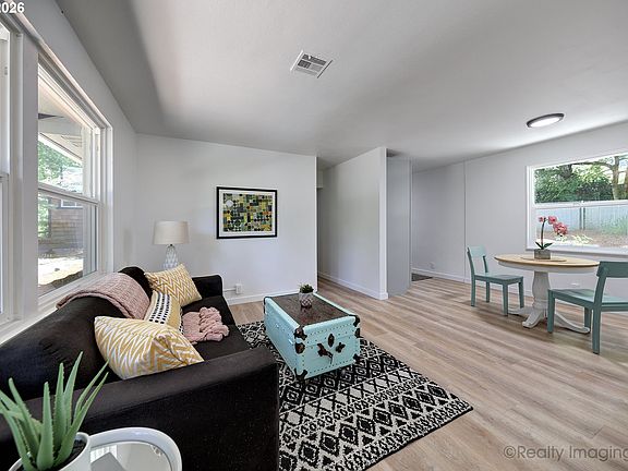 4th image of 8834 NE Russell Pl