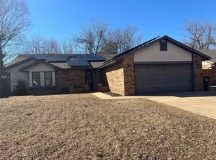 617 Randall Dr, Moore, OK 73160