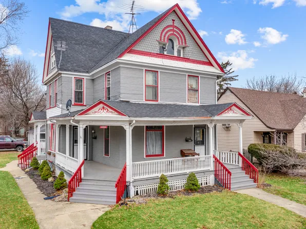 438 S 1st St, Dundee, IL 60118