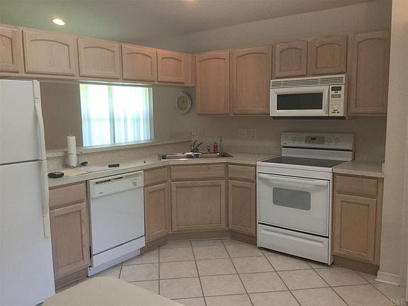 3rd image of 3901 Windsor Castle Blvd