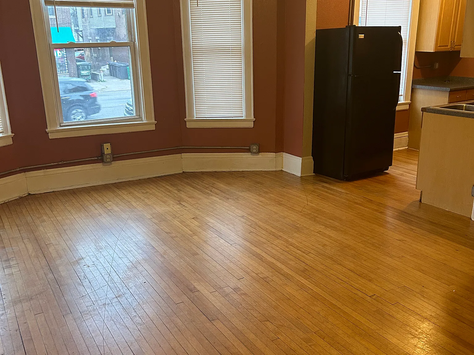 5 bed, $2,000 — Photo 3