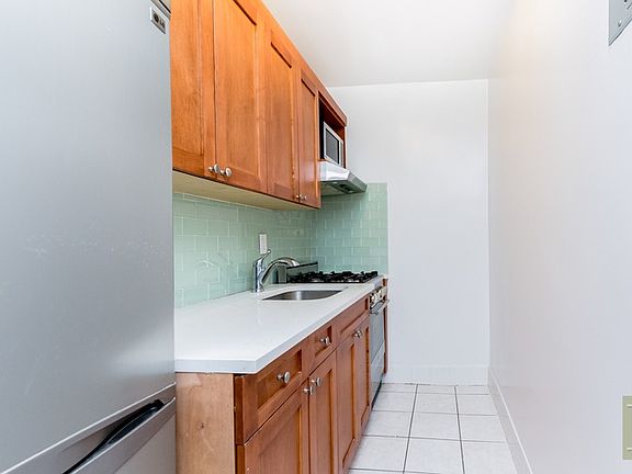 5th image of 330 Haven Ave #3R