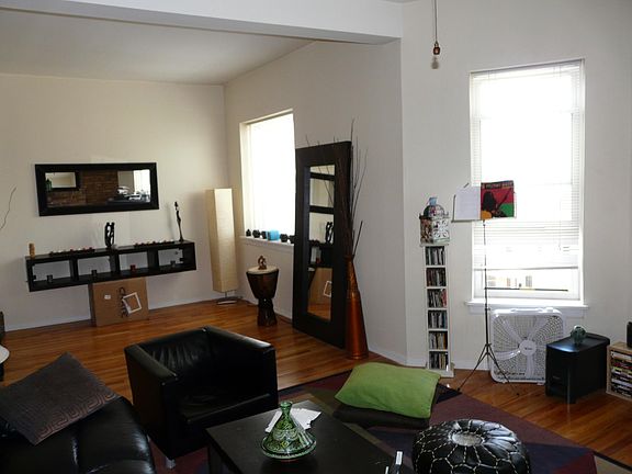 3rd image of 831-833 W Windsor Ave APT 2