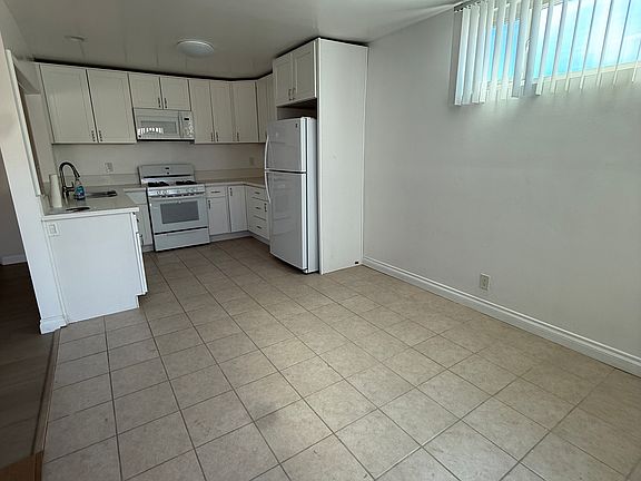 4th image of 2463 Montrose Ave APT 6
