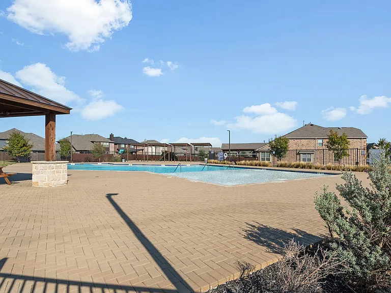 1413 Lake Grove Dr — Photo 40