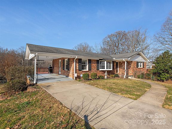 3rd image of 18 Mulberry Dr