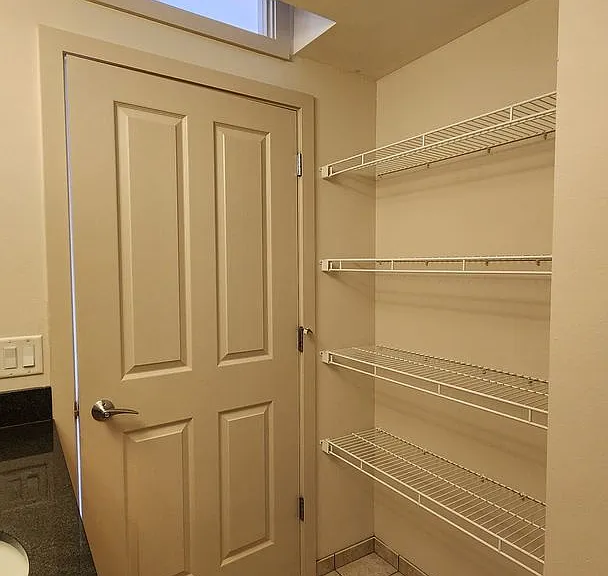 712 W Spruce St — Photo 18