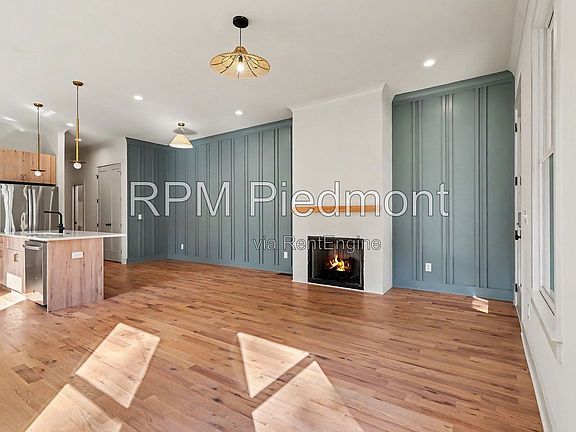 2nd image of 1081 Hill St SE #A