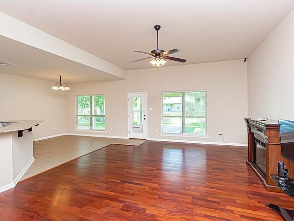 5th image of 1521 S Sanctuary Ave