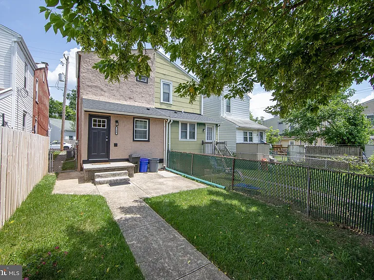 540 S Adams St — Photo 14