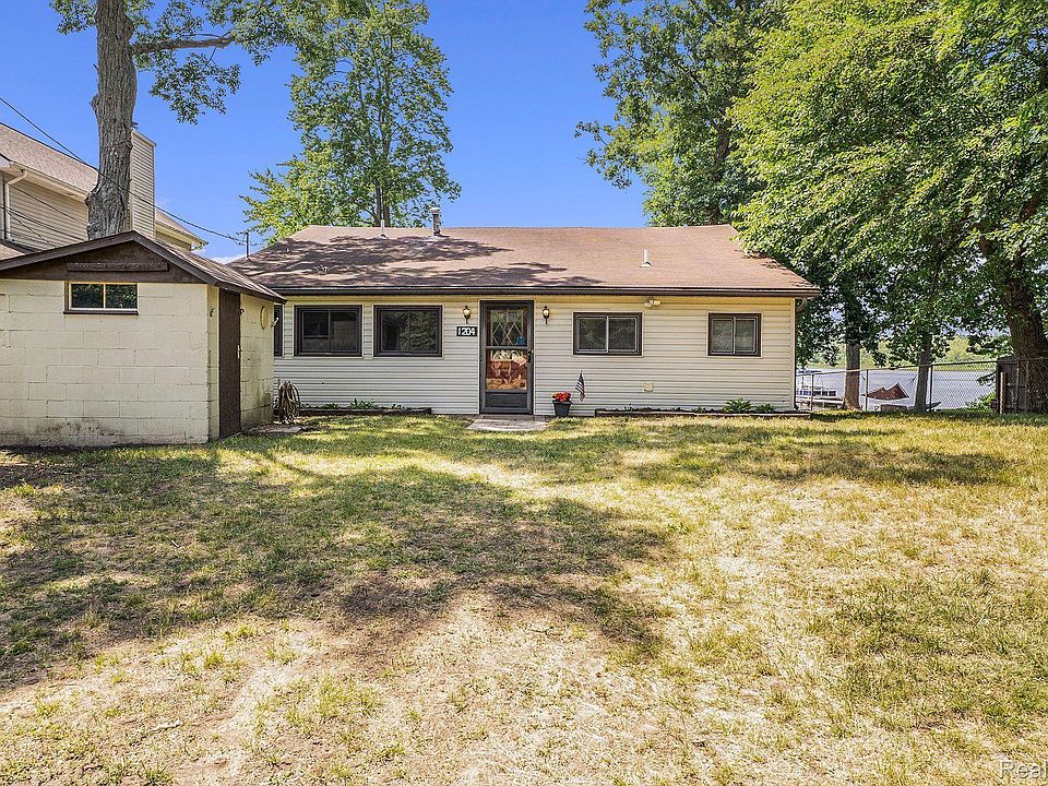 1st image of 1204 Clearwater Blvd