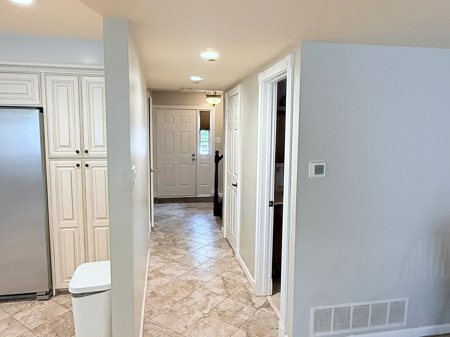 3 bed, 2.5 bath, 2200 sqft, $3,075 — Photo 4