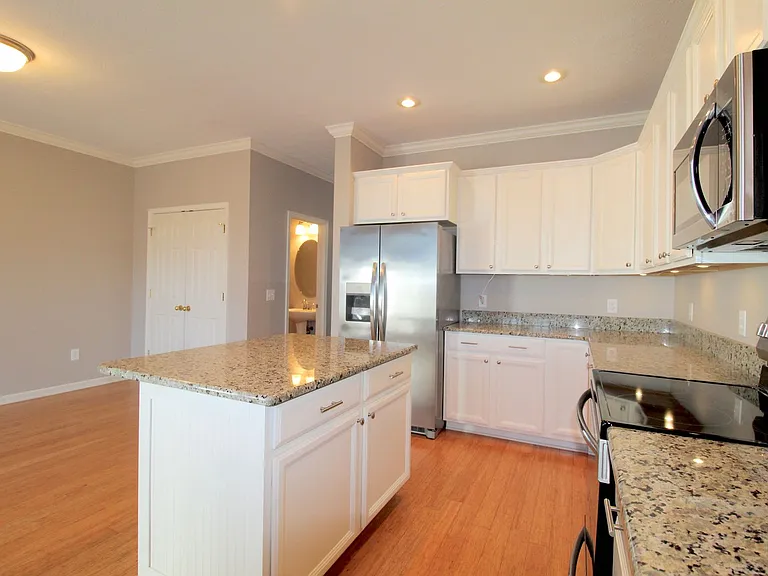 2189 Deyerle Ave — Photo 15