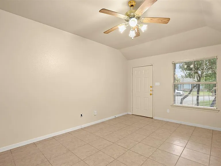 1225 Orchard Park Cir — Photo 6